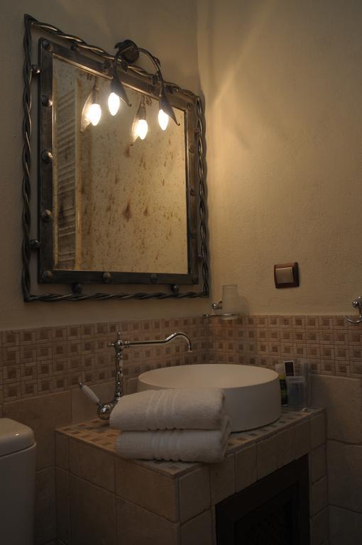 Roes Suites Káto Loutrákion エクステリア 写真