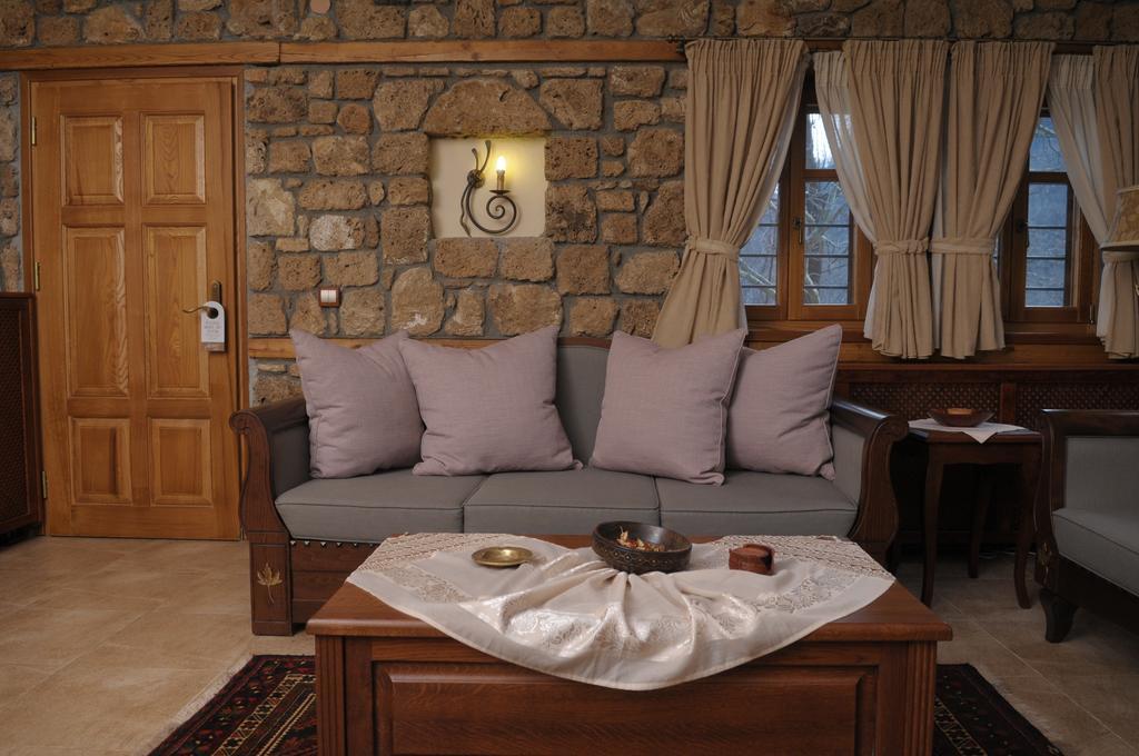 Roes Suites Káto Loutrákion エクステリア 写真
