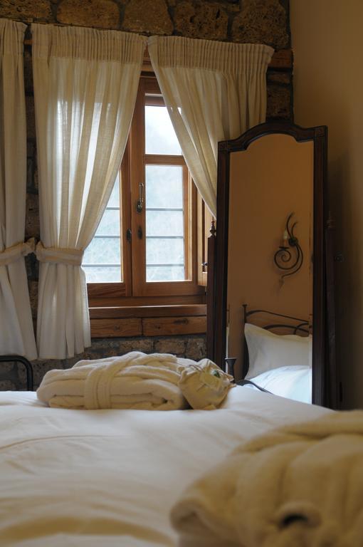 Roes Suites Káto Loutrákion エクステリア 写真