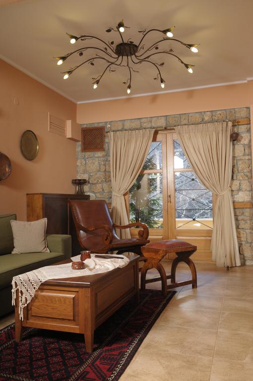 Roes Suites Káto Loutrákion エクステリア 写真