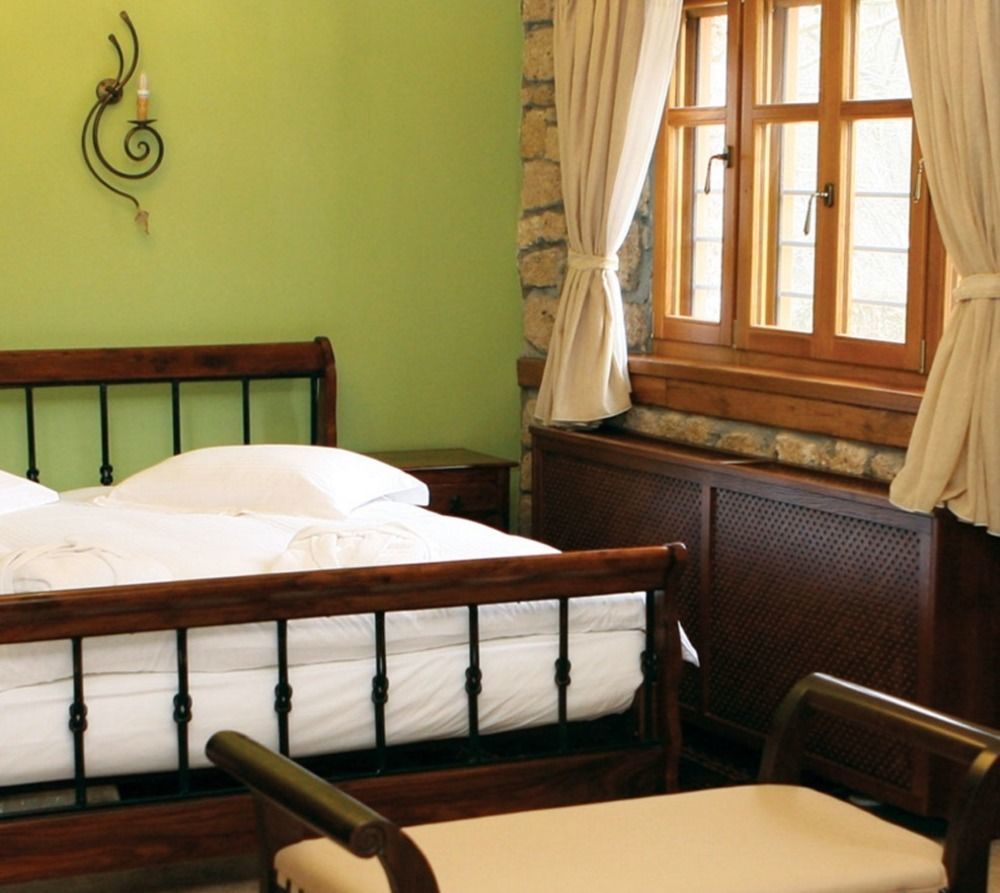 Roes Suites Káto Loutrákion エクステリア 写真