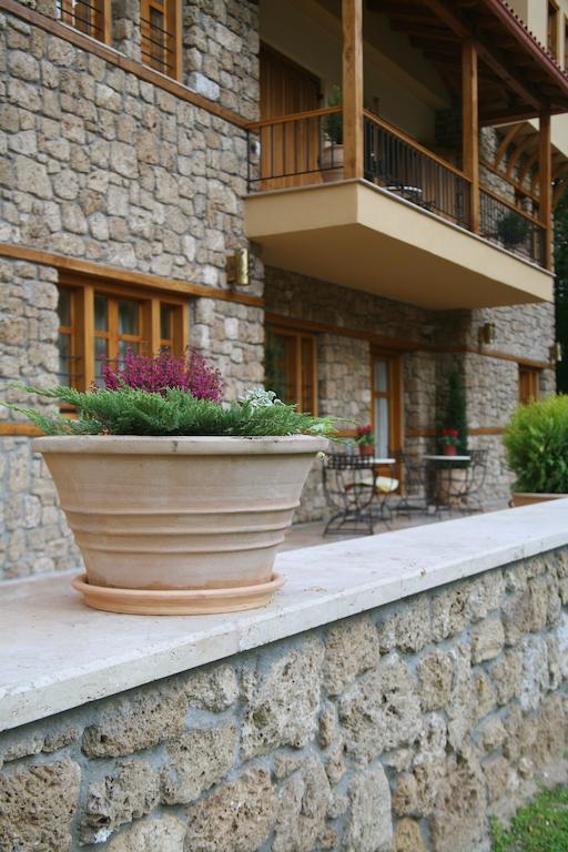 Roes Suites Káto Loutrákion エクステリア 写真