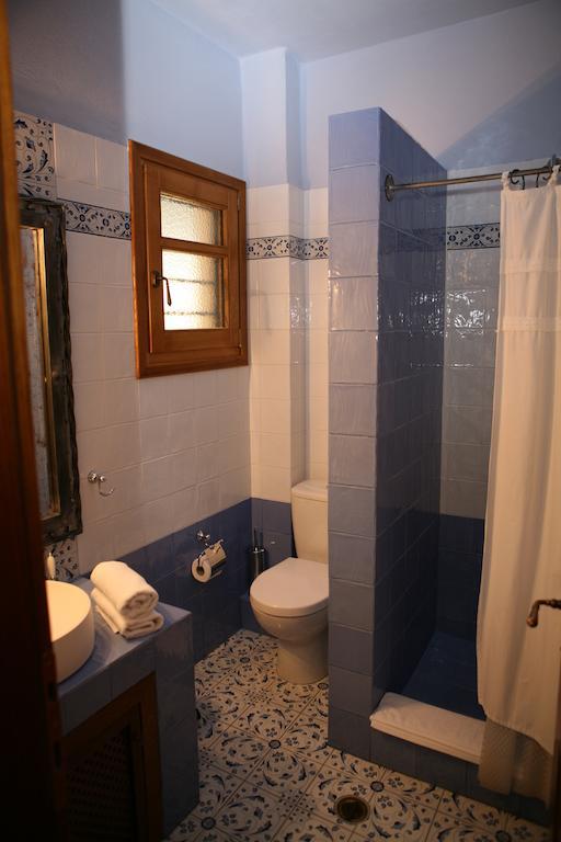 Roes Suites Káto Loutrákion エクステリア 写真