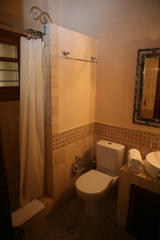 Roes Suites Káto Loutrákion エクステリア 写真