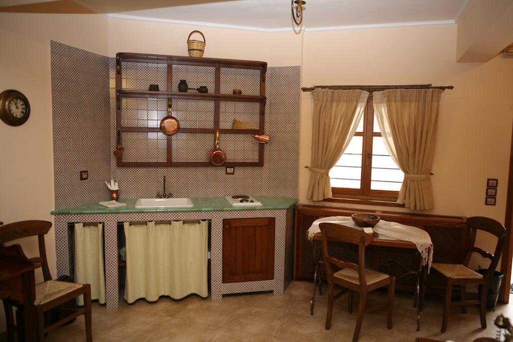 Roes Suites Káto Loutrákion エクステリア 写真