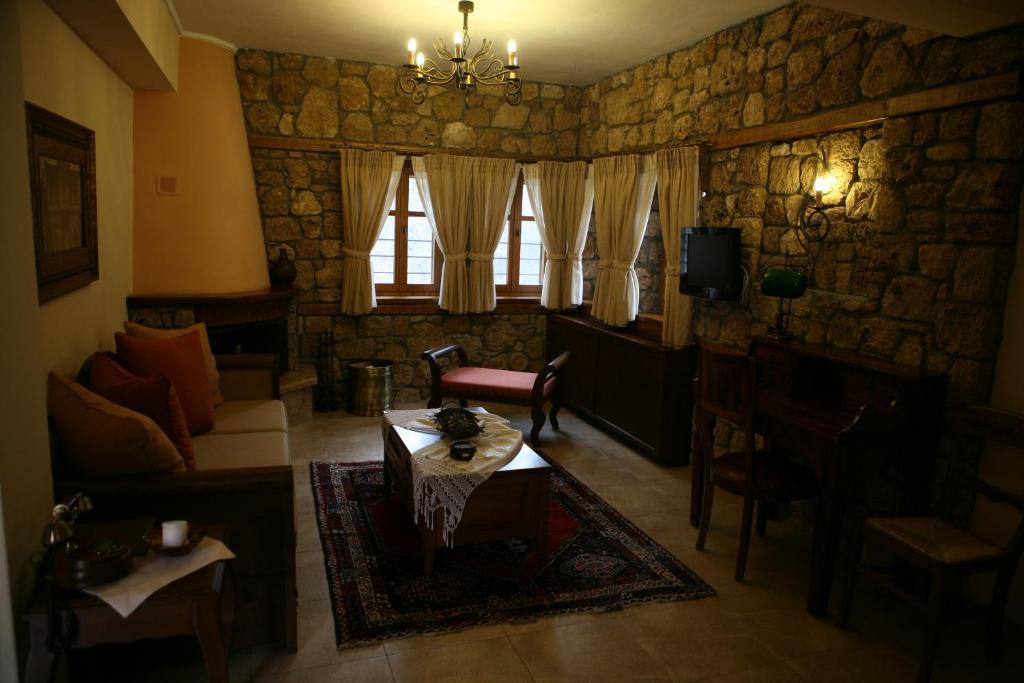 Roes Suites Káto Loutrákion エクステリア 写真