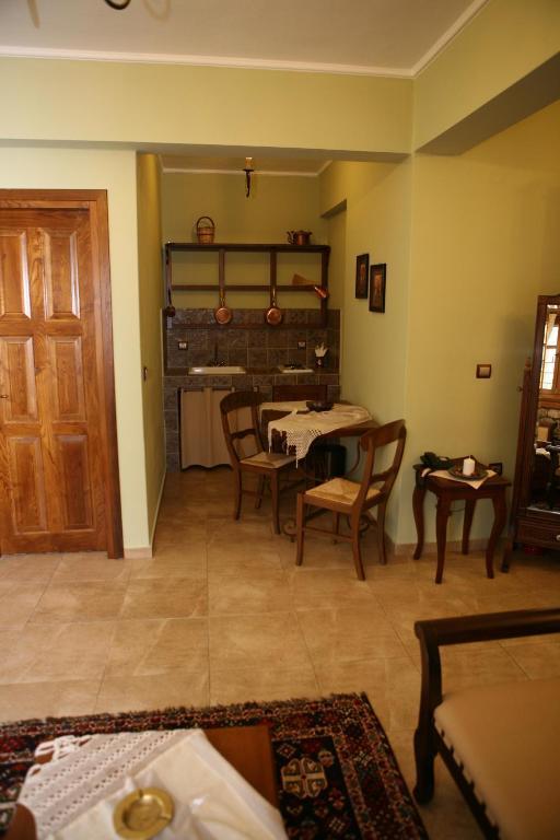 Roes Suites Káto Loutrákion エクステリア 写真