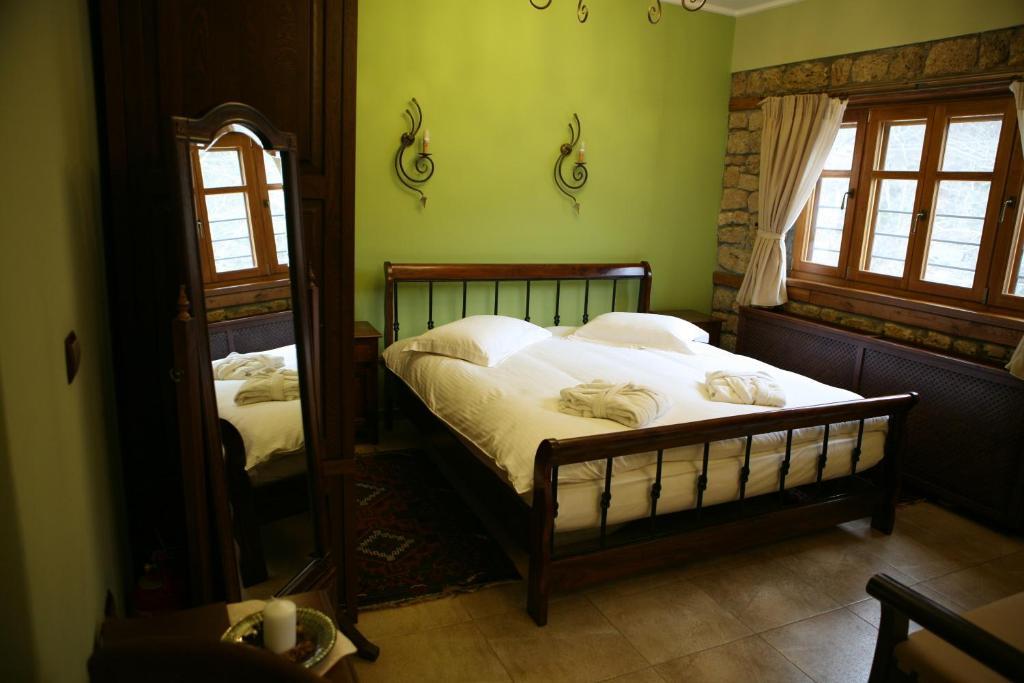 Roes Suites Káto Loutrákion エクステリア 写真