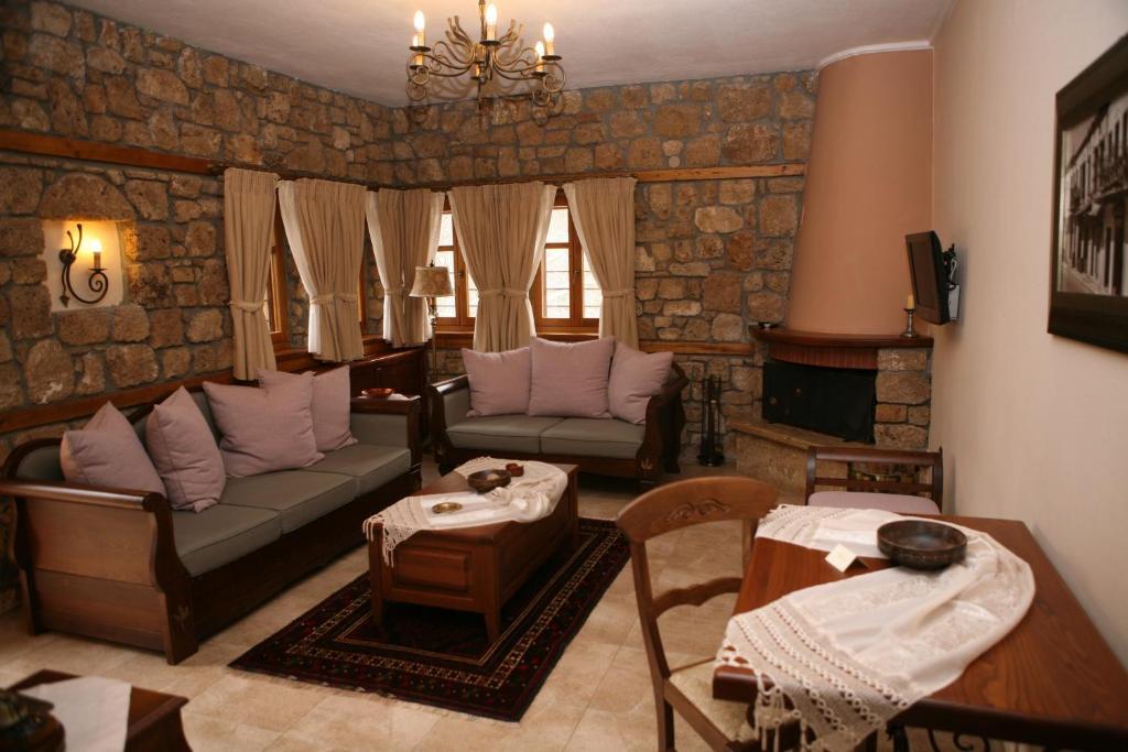 Roes Suites Káto Loutrákion エクステリア 写真