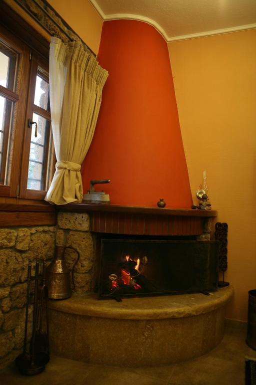 Roes Suites Káto Loutrákion エクステリア 写真