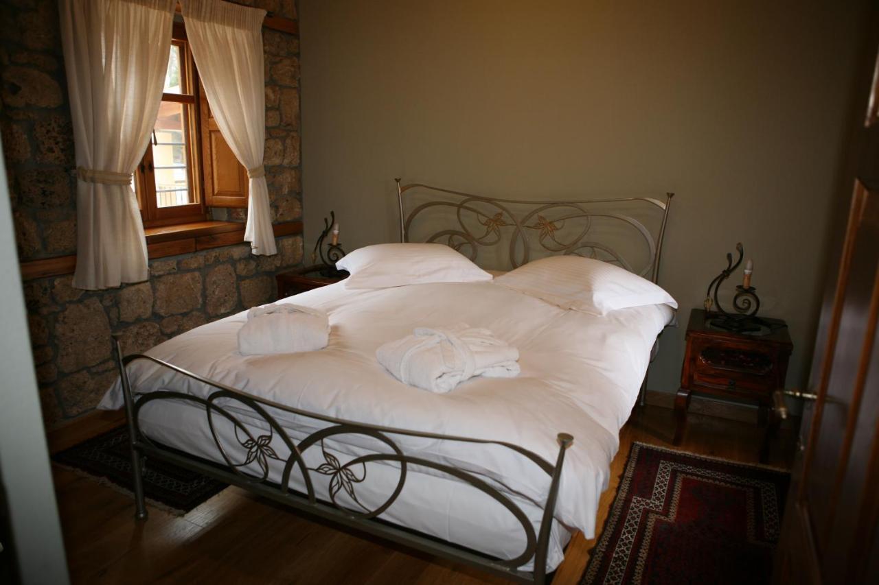 Roes Suites Káto Loutrákion エクステリア 写真